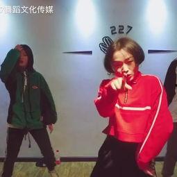 小猴子舞蹈视频